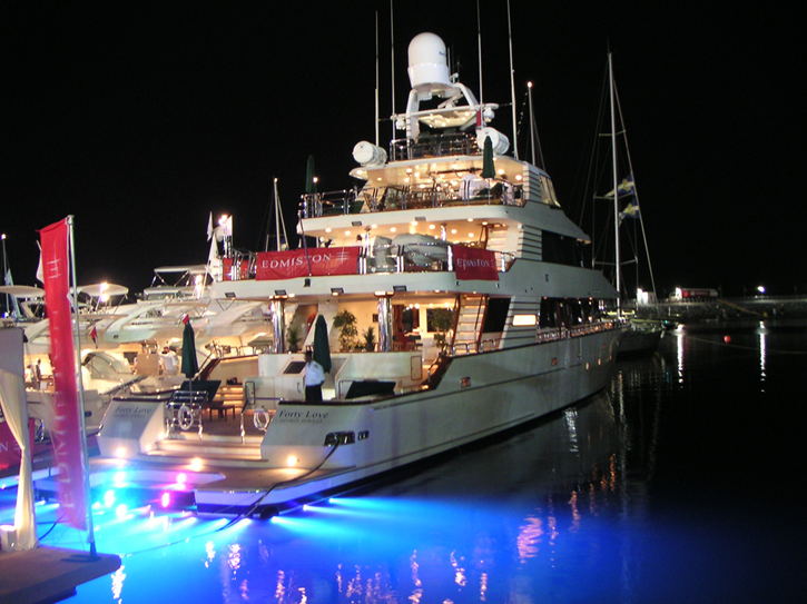 VIP LUXURY DUBAI YACHT CHARTER